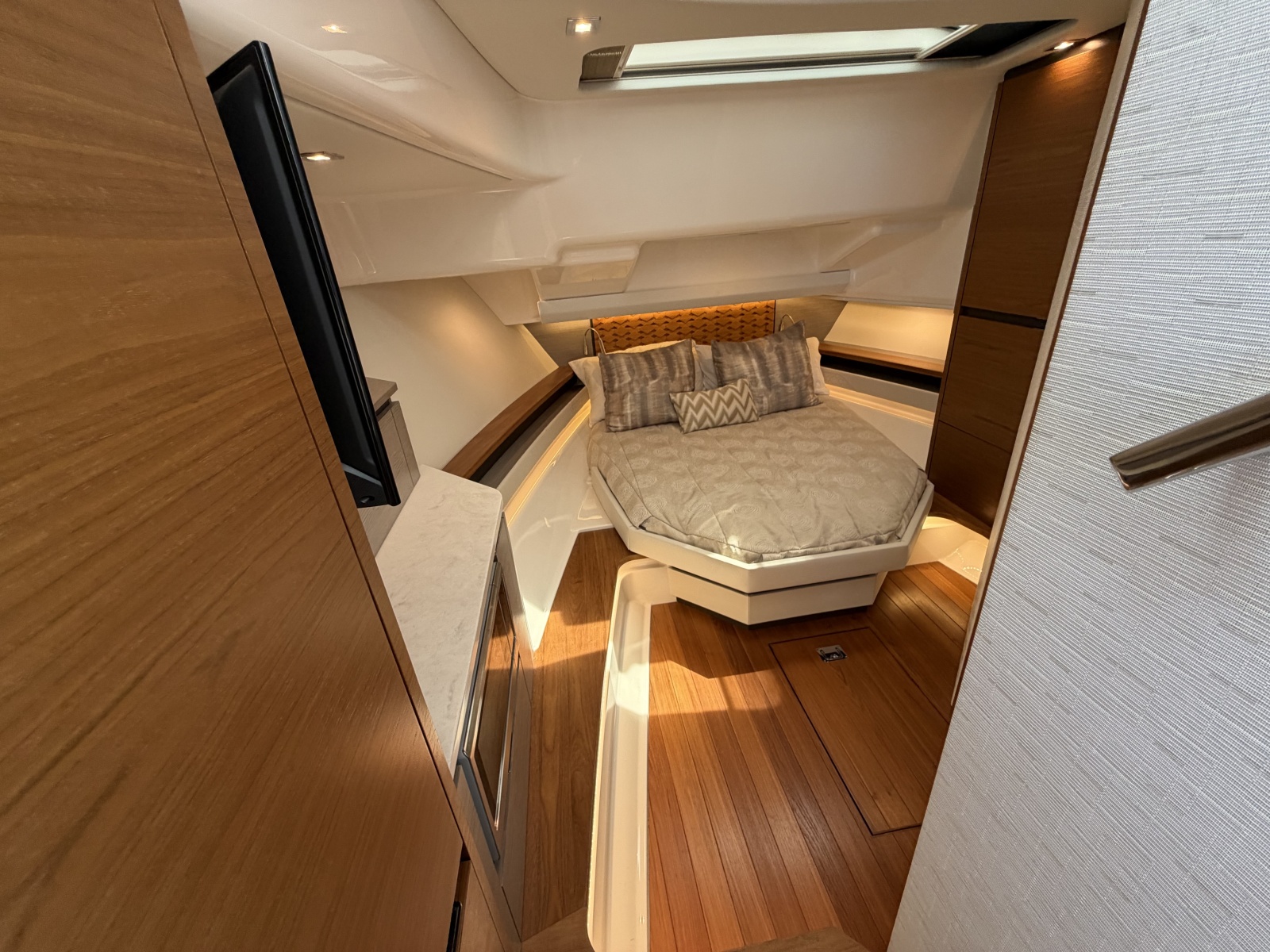 2023 Tiara Yachts 48 LS