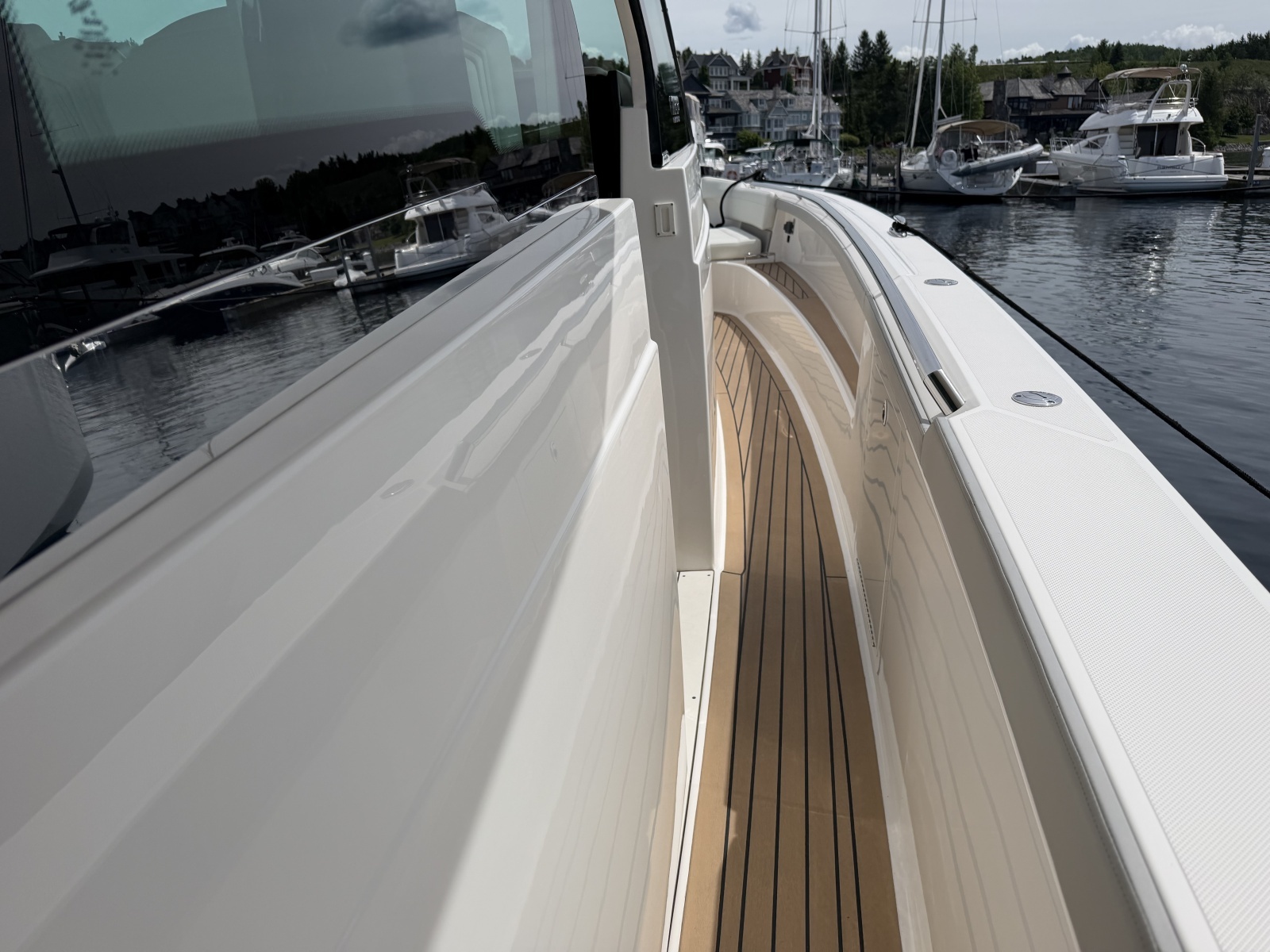2023 Tiara Yachts 48 LS