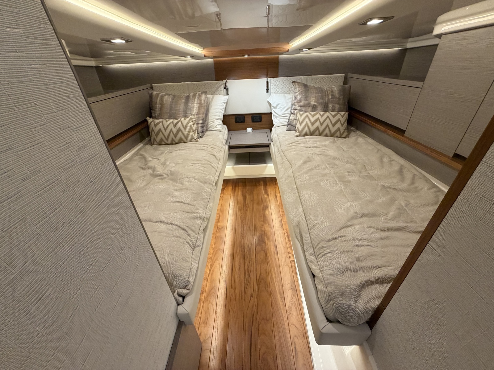 2023 Tiara Yachts 48 LS
