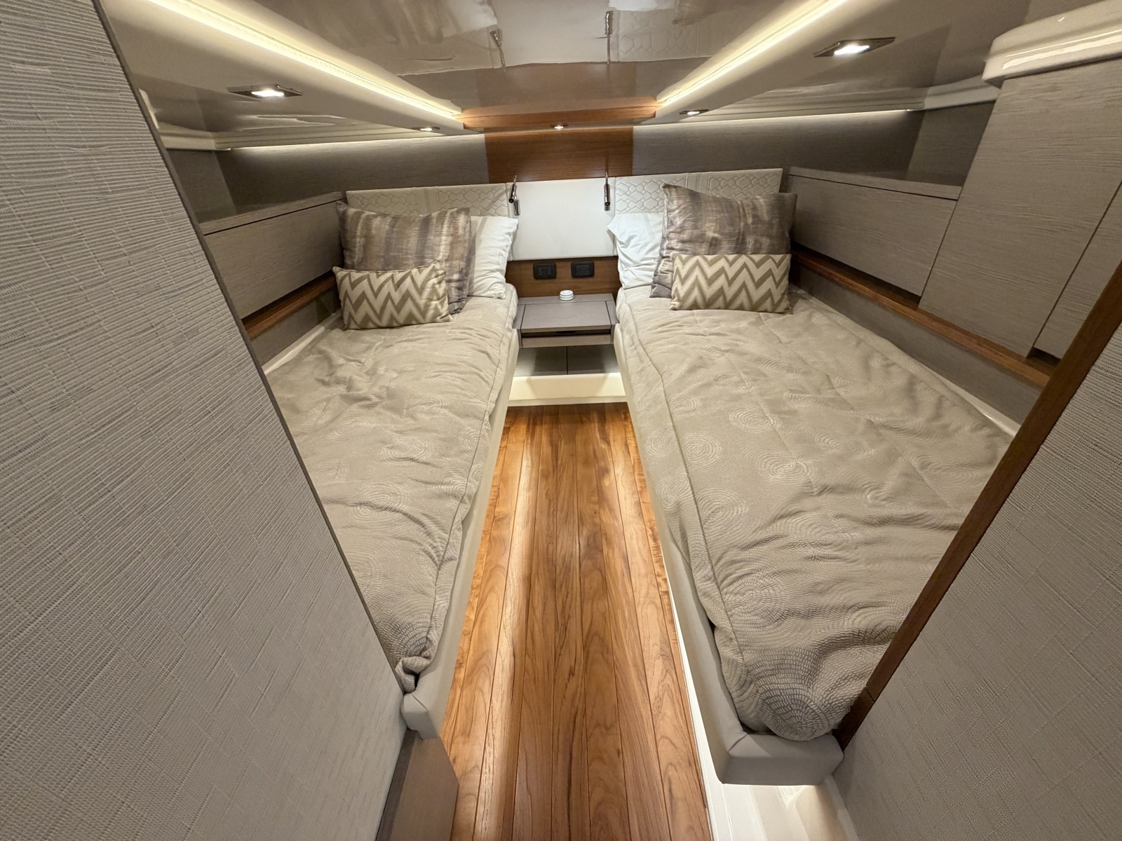 2023 Tiara Yachts 48 LS