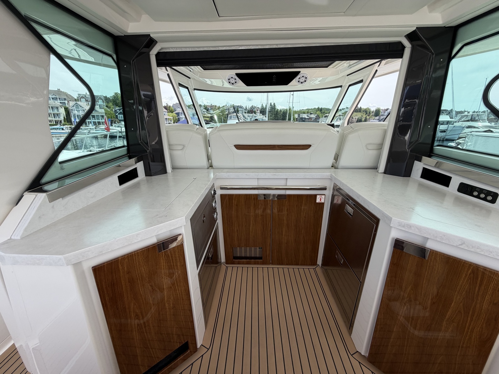 2023 Tiara Yachts 48 LS