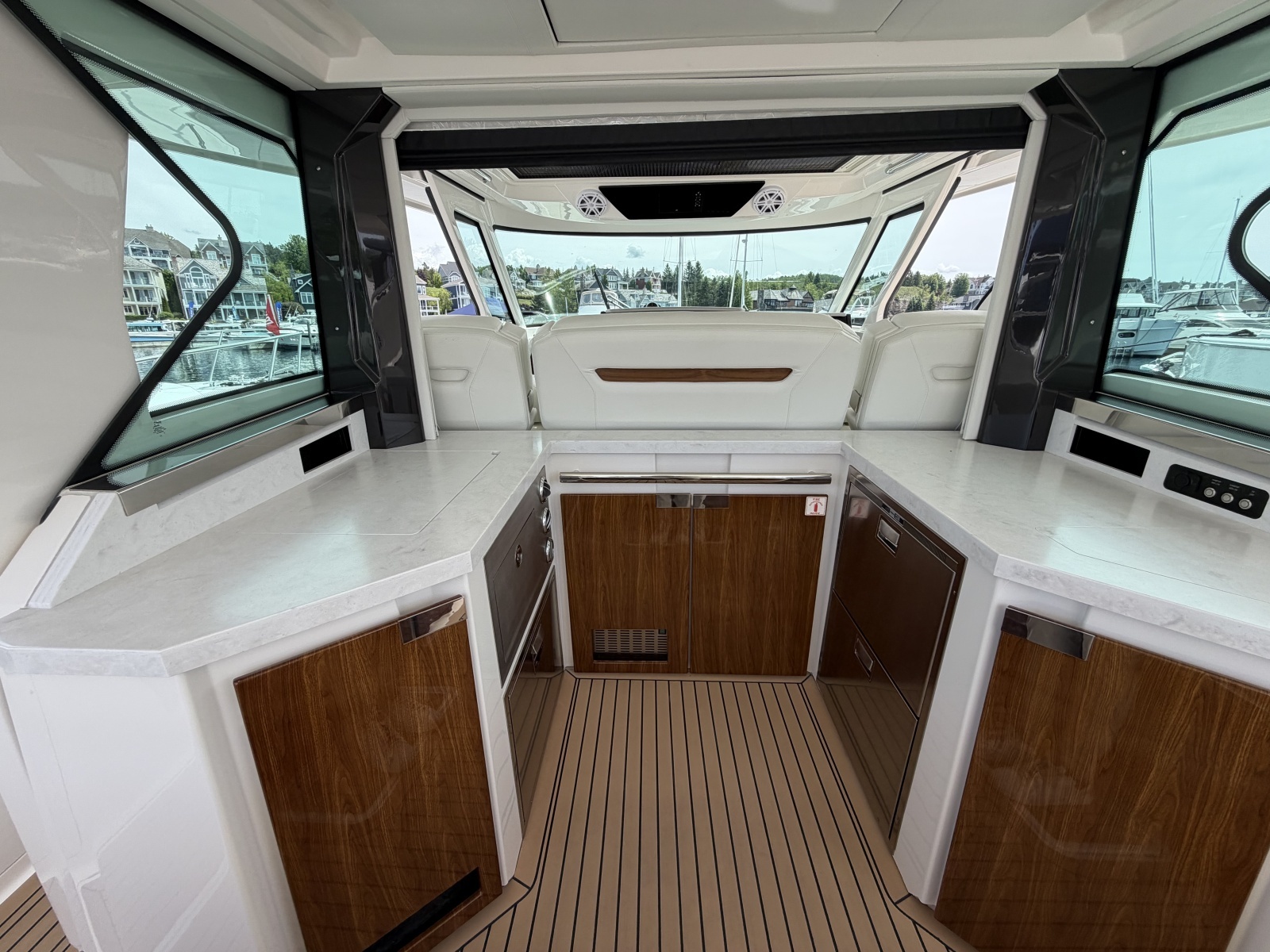 2023 Tiara Yachts 48 LS