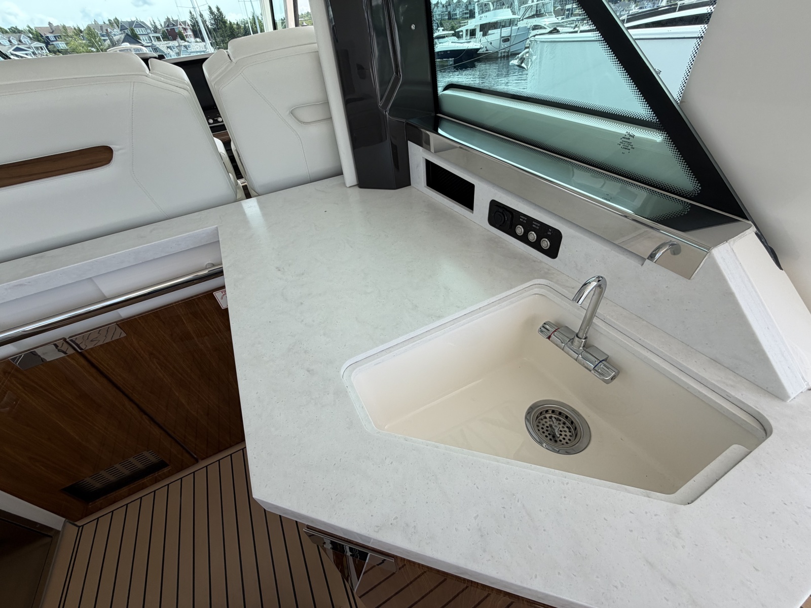 2023 Tiara Yachts 48 LS