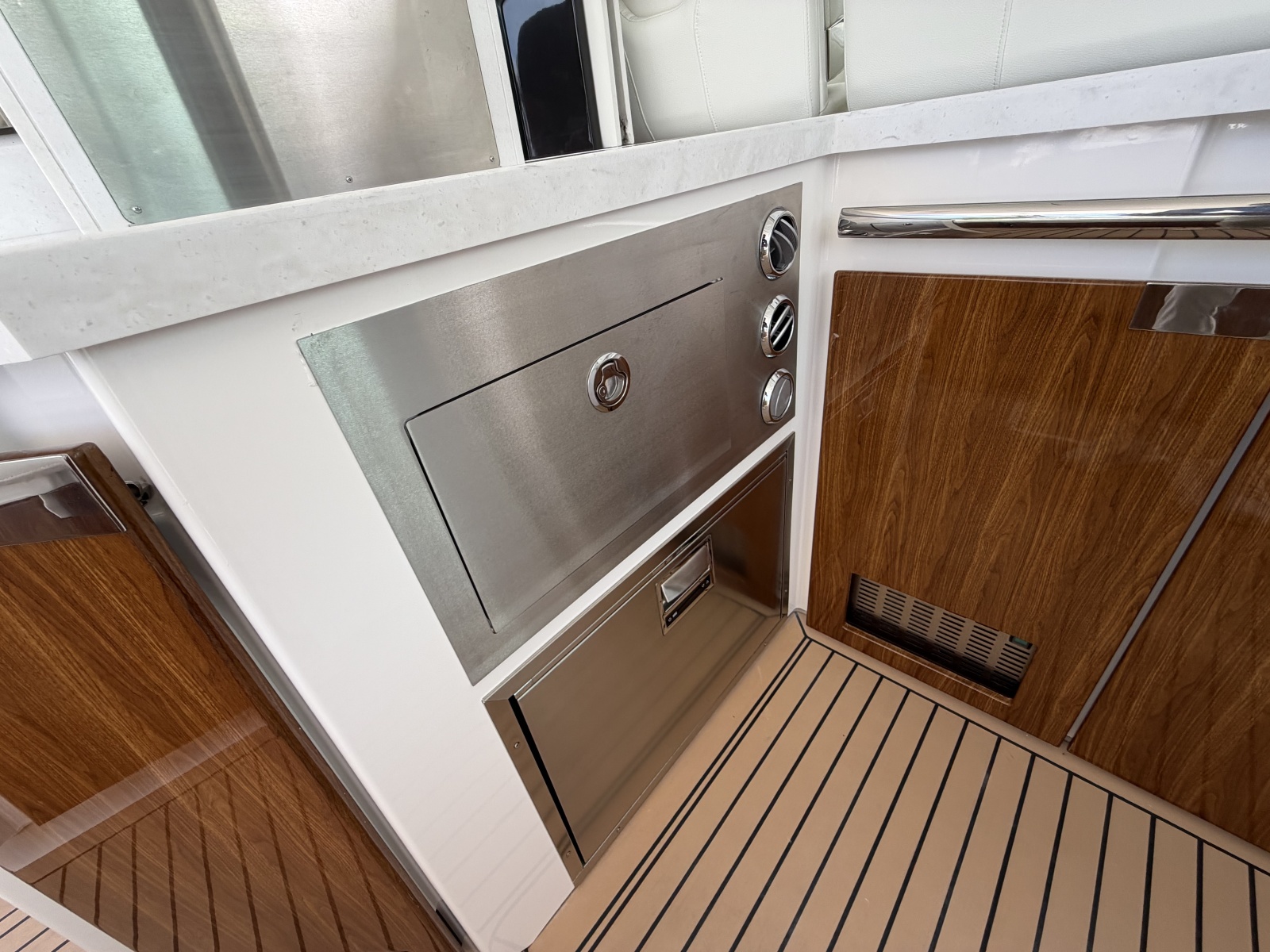 2023 Tiara Yachts 48 LS