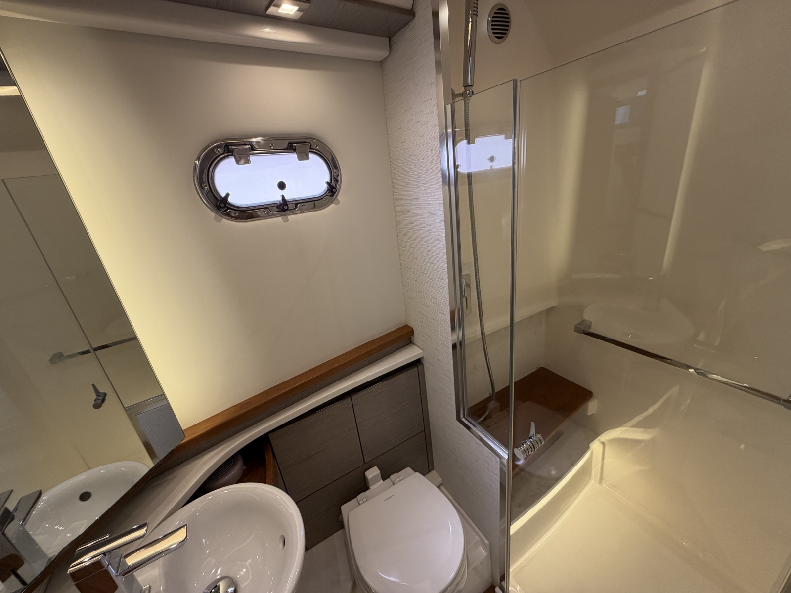 2023 Tiara Yachts 48 LS