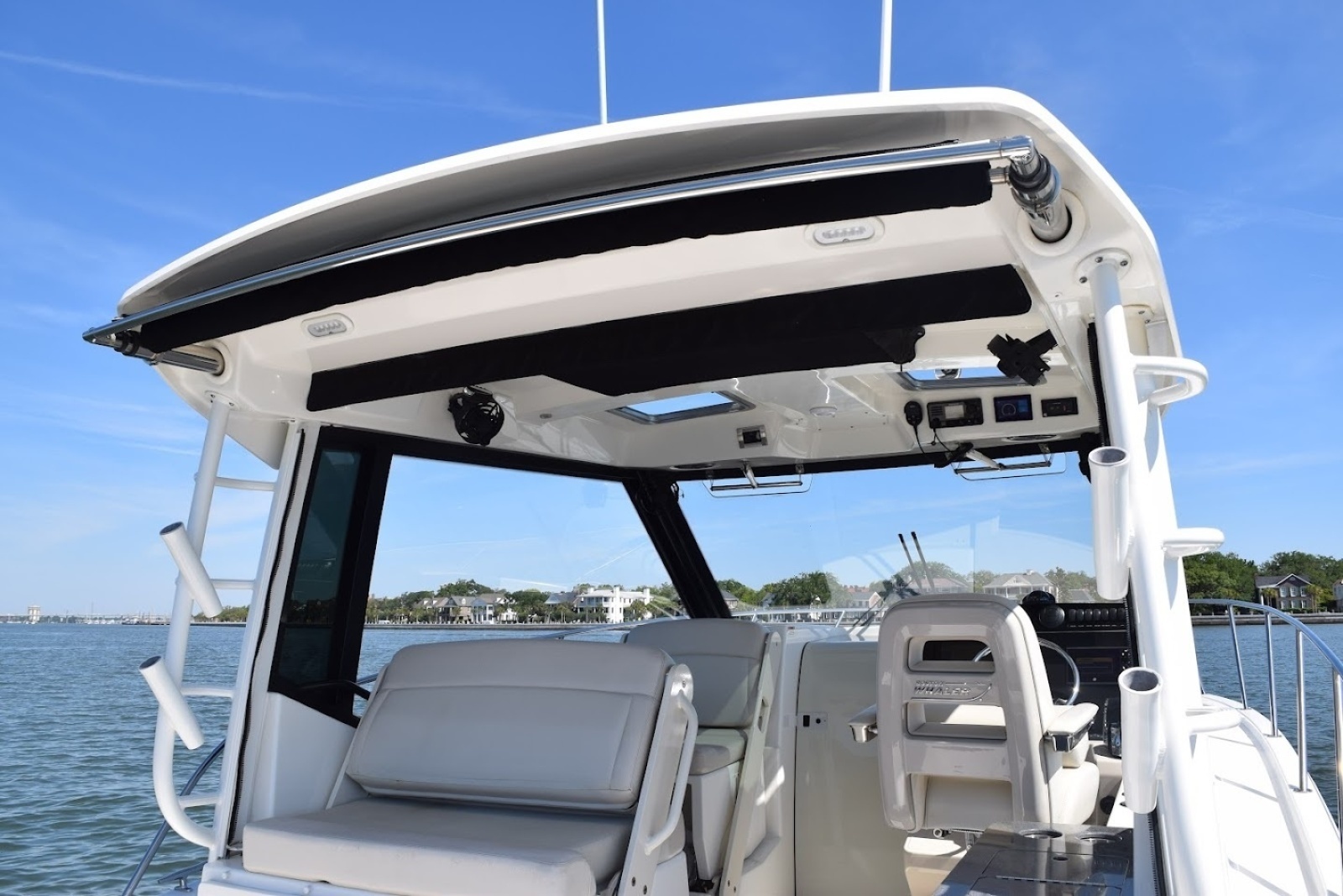 SIP N SEA 32ft Boston Whaler Yacht For Sale