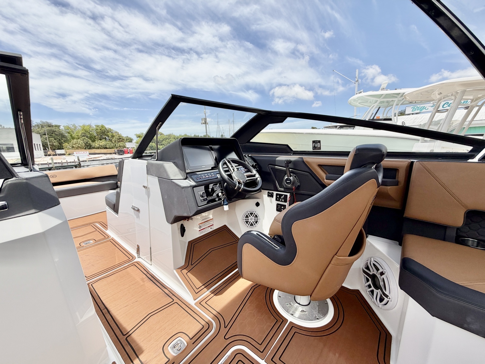 28ft Cobalt Yacht For Sale