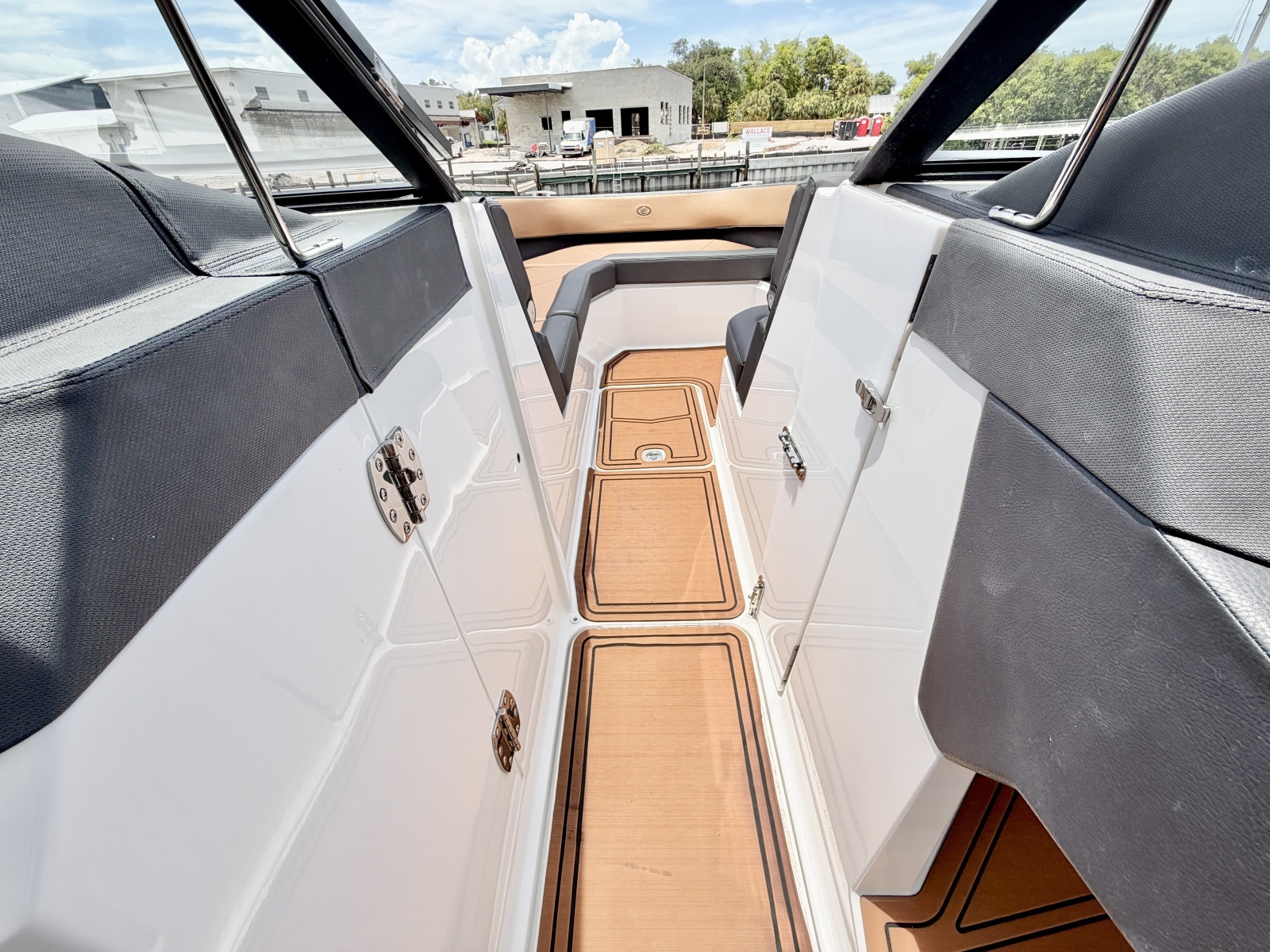 28ft Cobalt Yacht For Sale