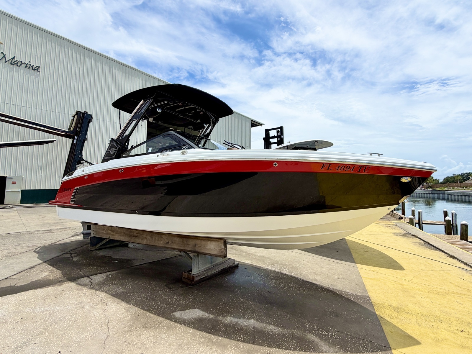 28ft Cobalt Yacht For Sale
