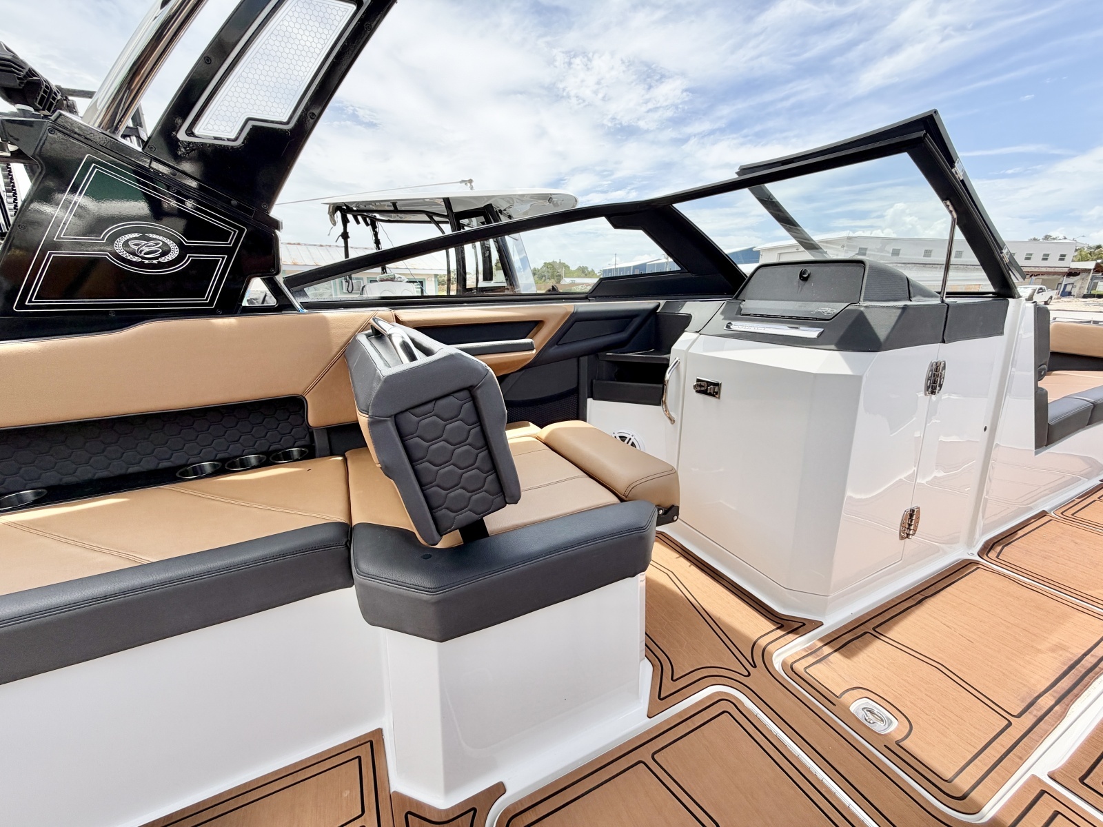 28ft Cobalt Yacht For Sale