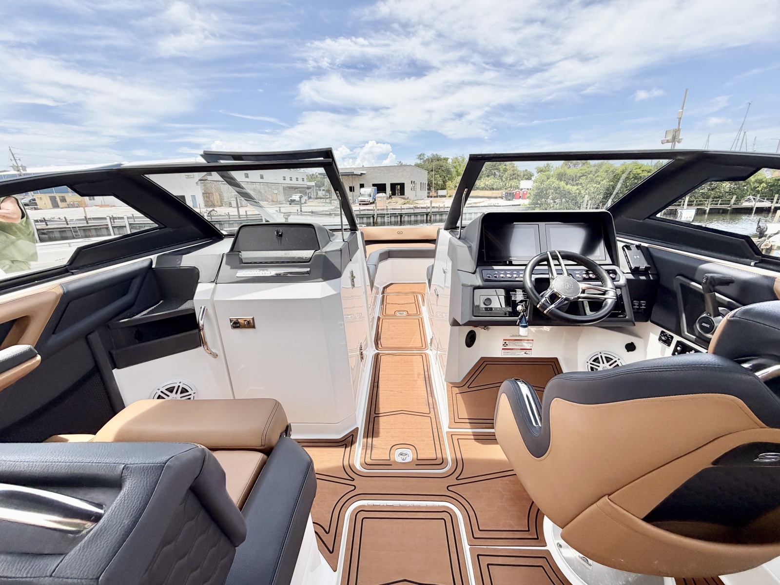 28ft Cobalt Yacht For Sale