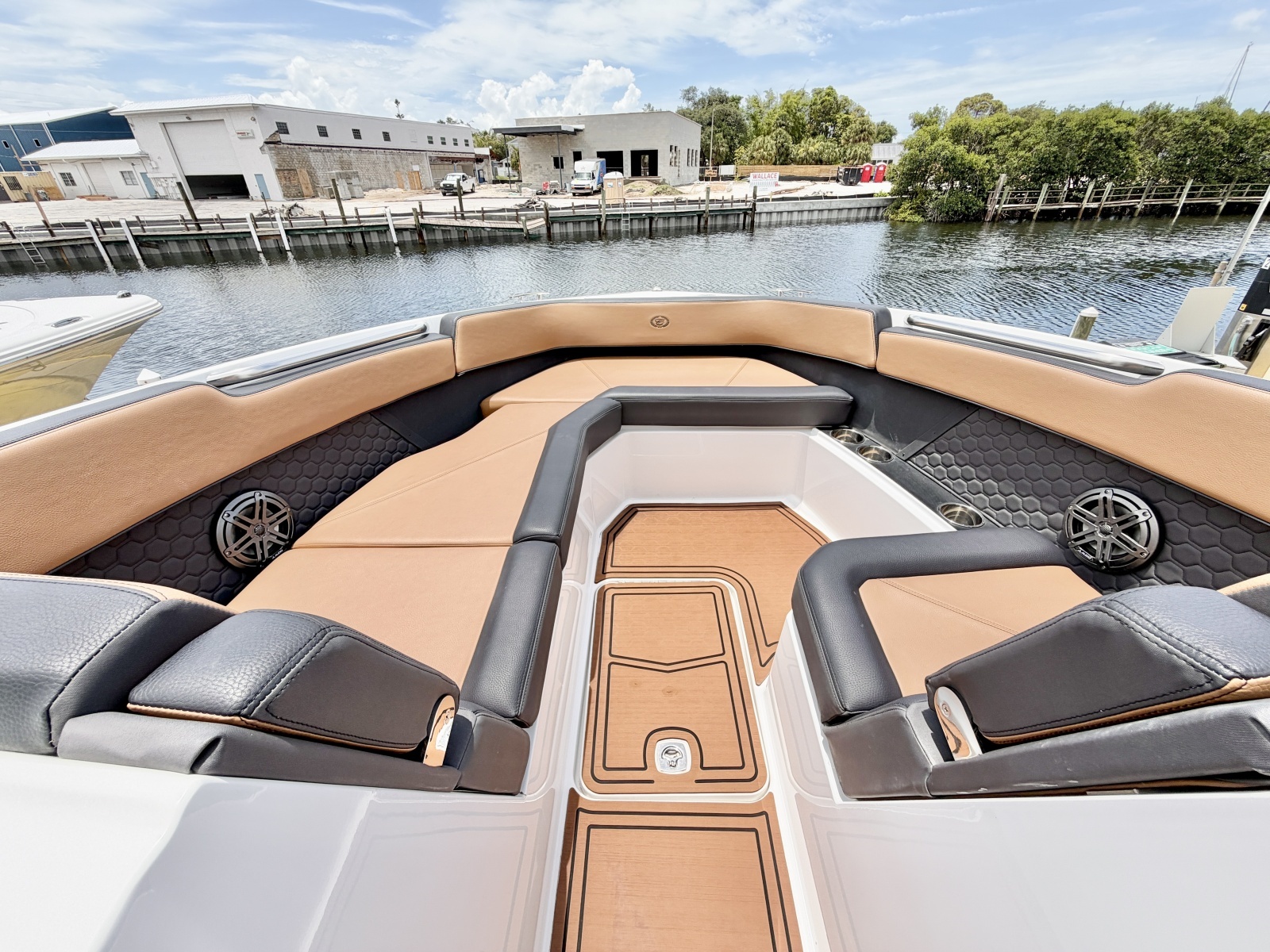 28ft Cobalt Yacht For Sale