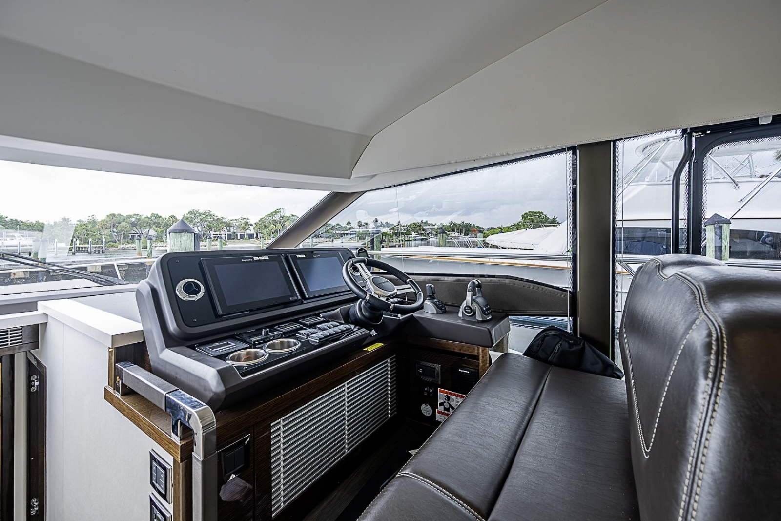 2021 Prestige 520
