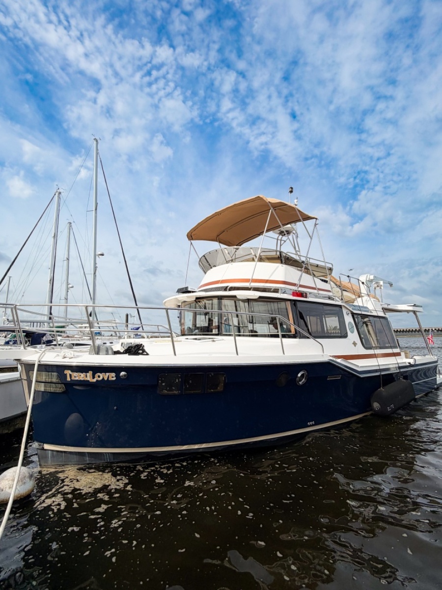 2022 Ranger Tugs R-43 CB