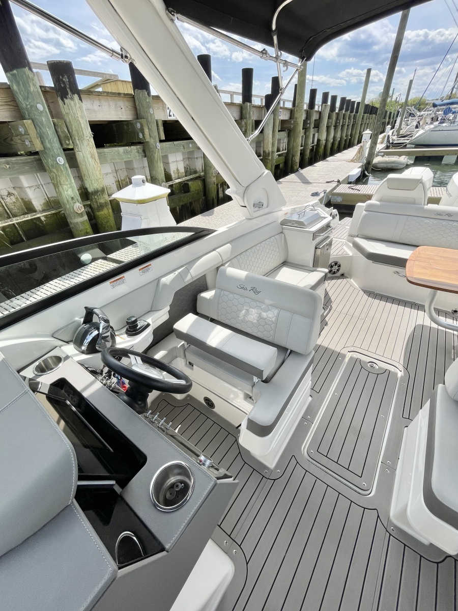 29ft Sea Ray Yacht For Sale