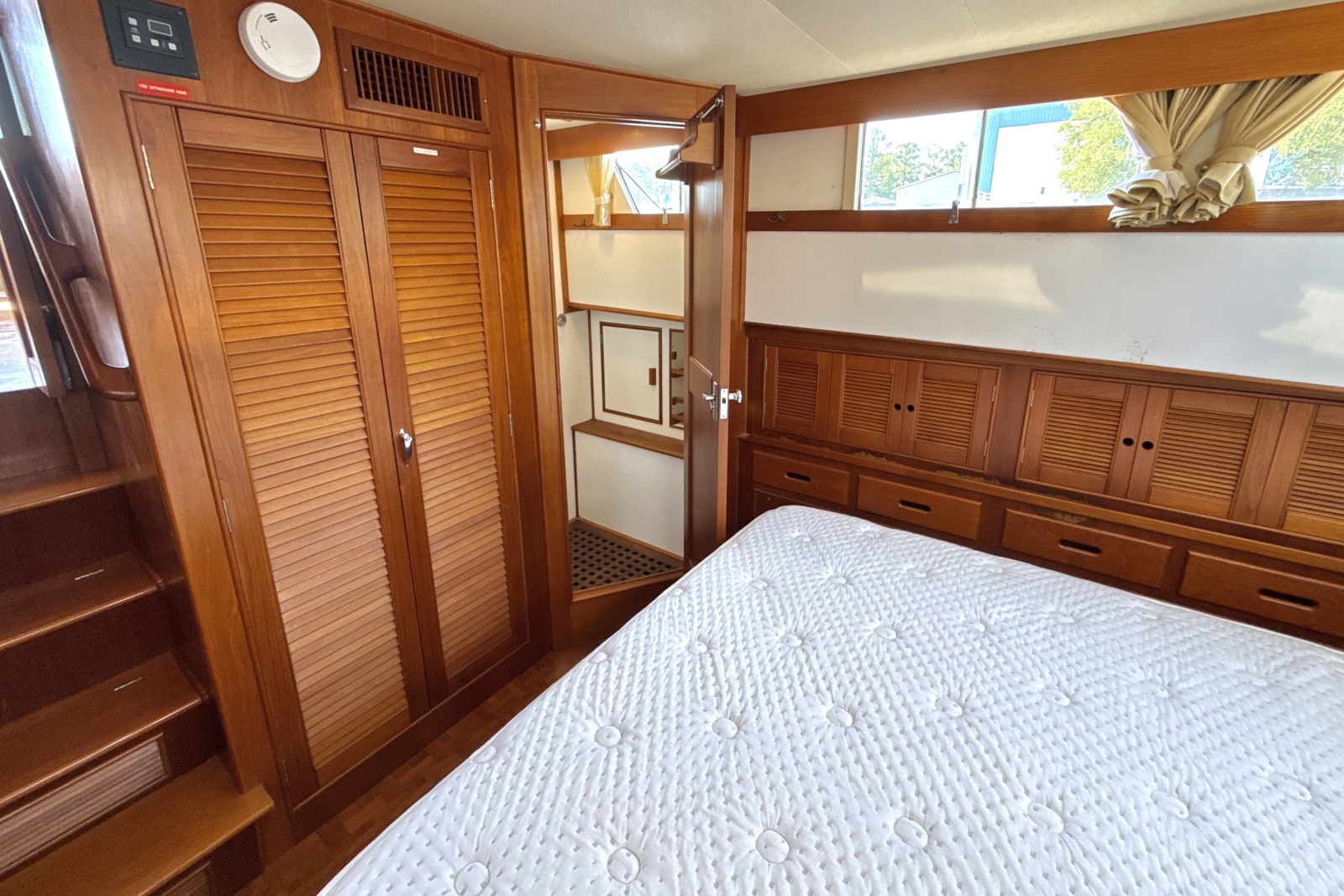 Aft Stateroom Starboard Stall Shower