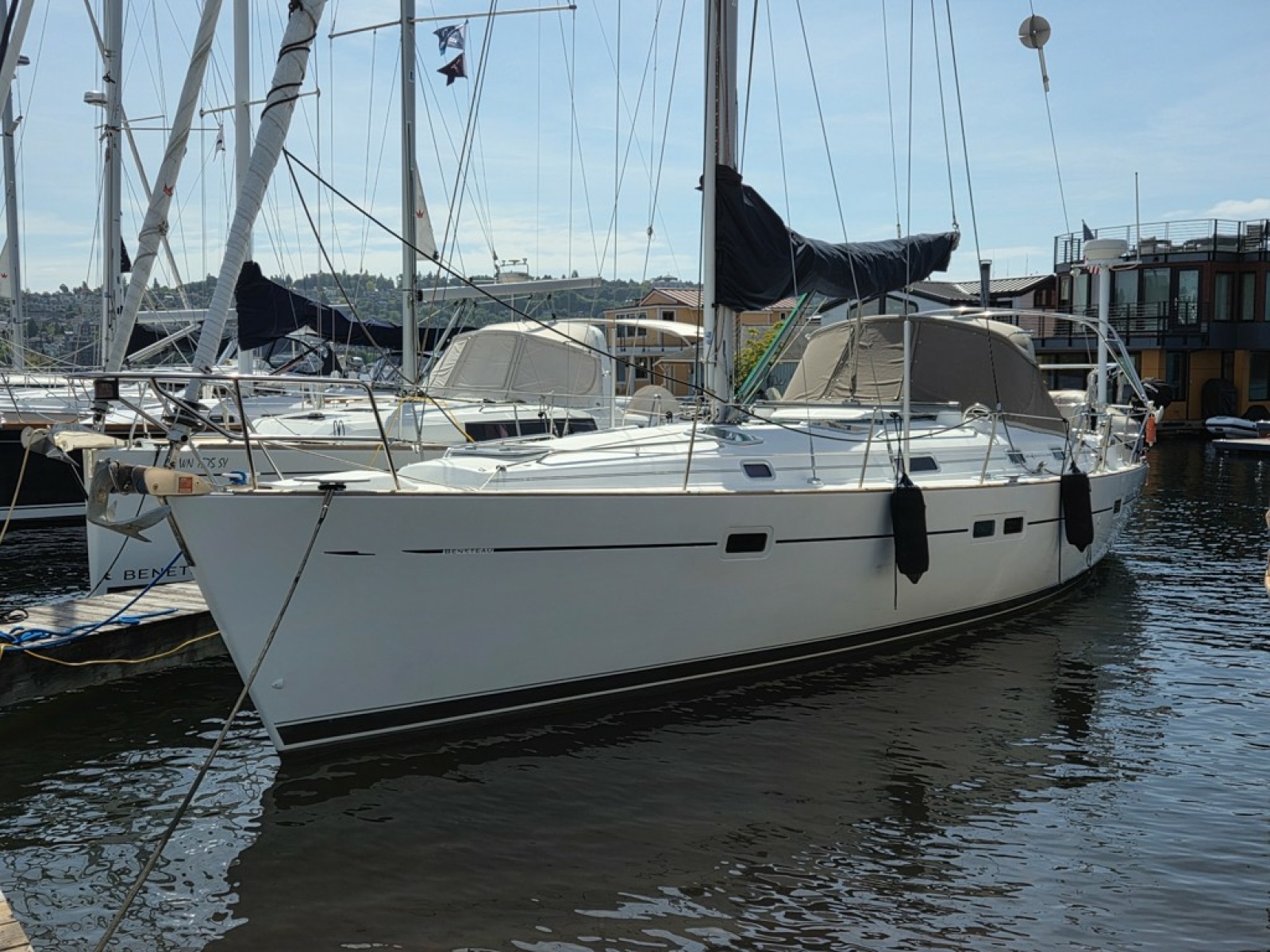 2000 Beneteau Oceanis 411 sailboat docked at Signature