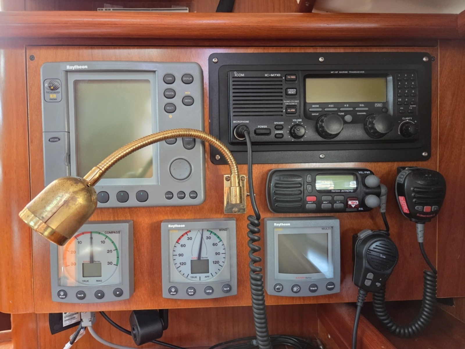 Nav station Raytheon electronics, VHF, and SSB