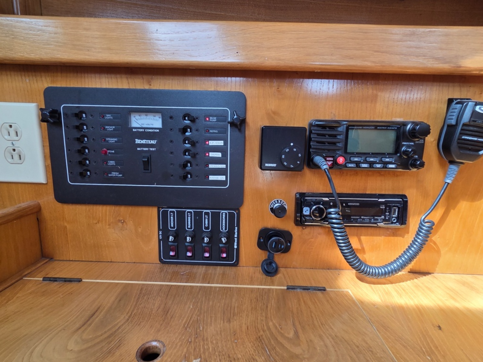 Electrical panel & VHF at nav station