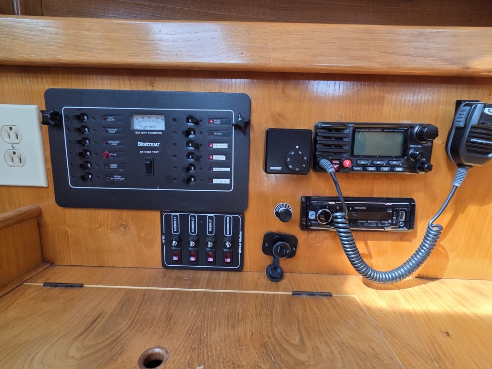 Electrical panel & VHF at nav station