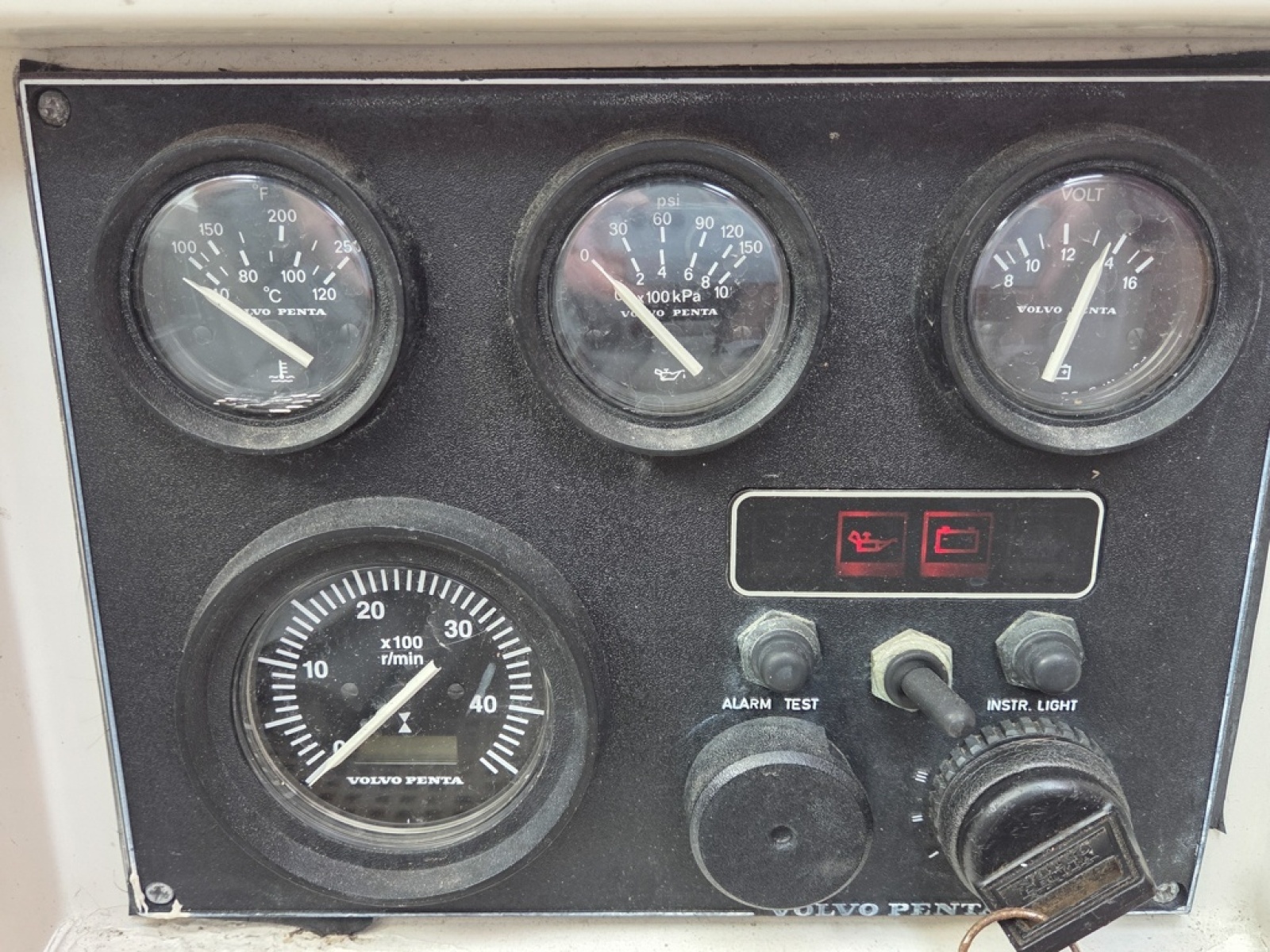 Cockpit engine panel