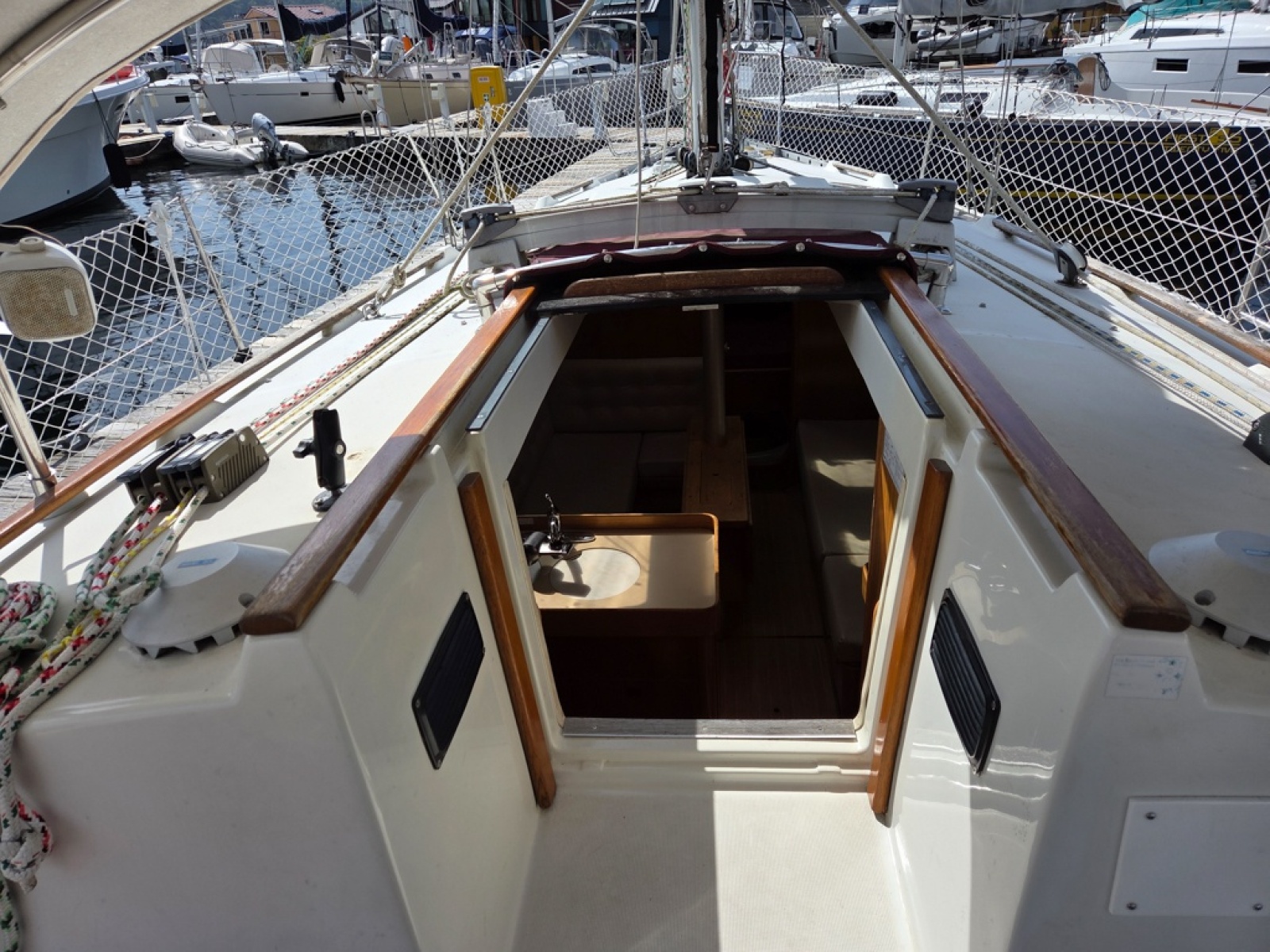 Cabin top and companion way