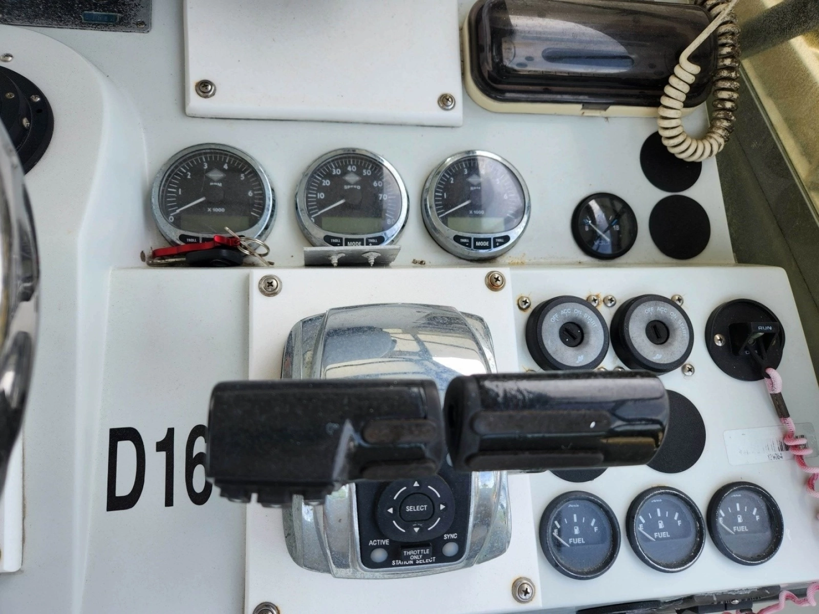 2001 Contender 35 Side Console