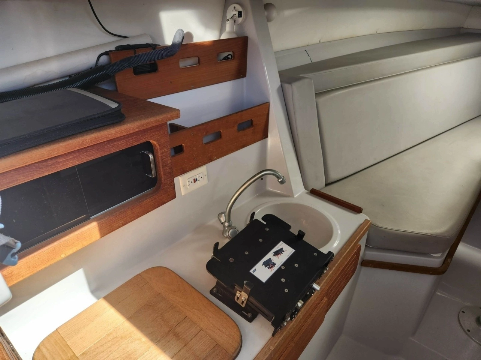 2001 Contender 35 Side Console
