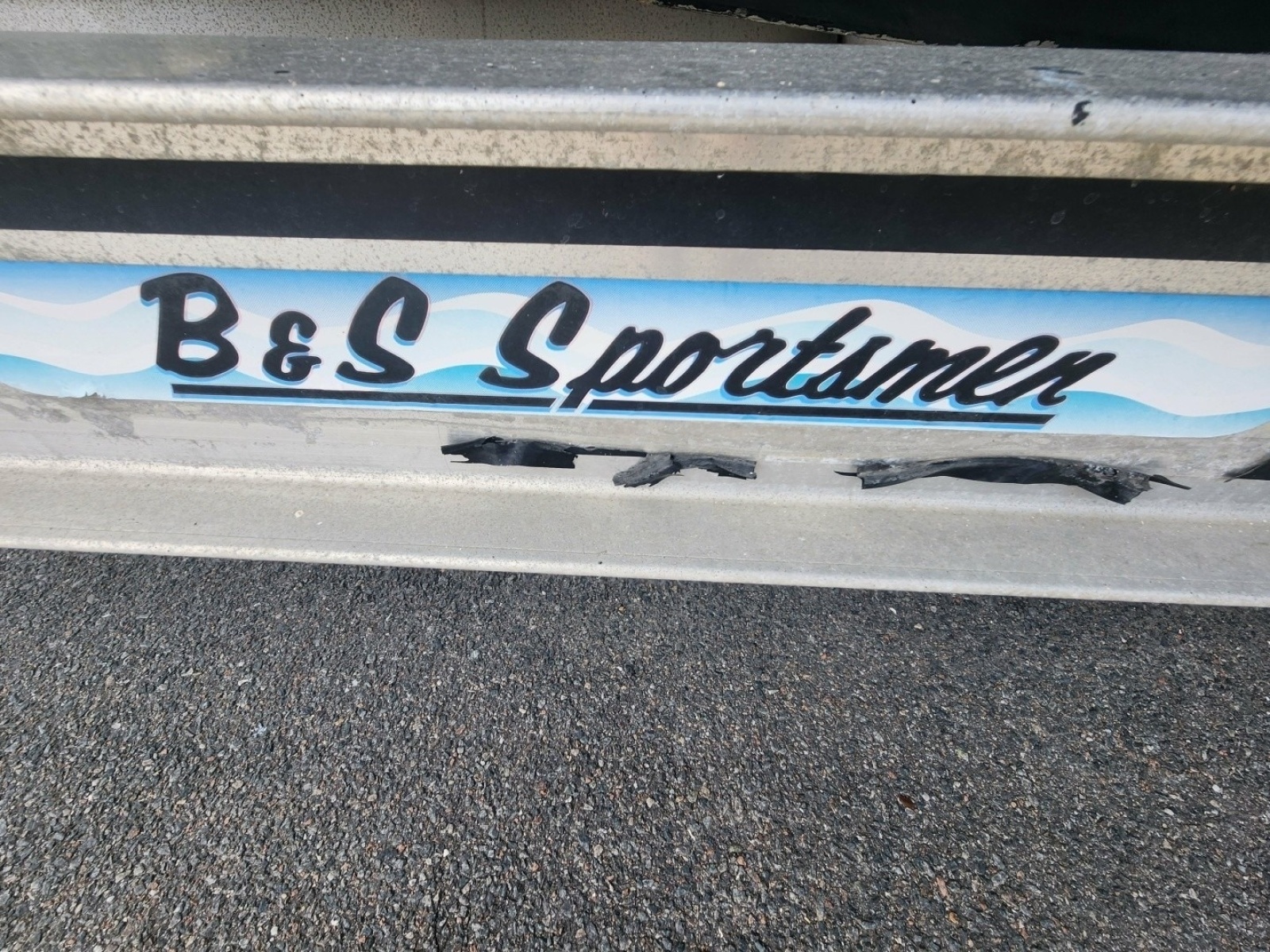 2001 Contender 35 Side Console