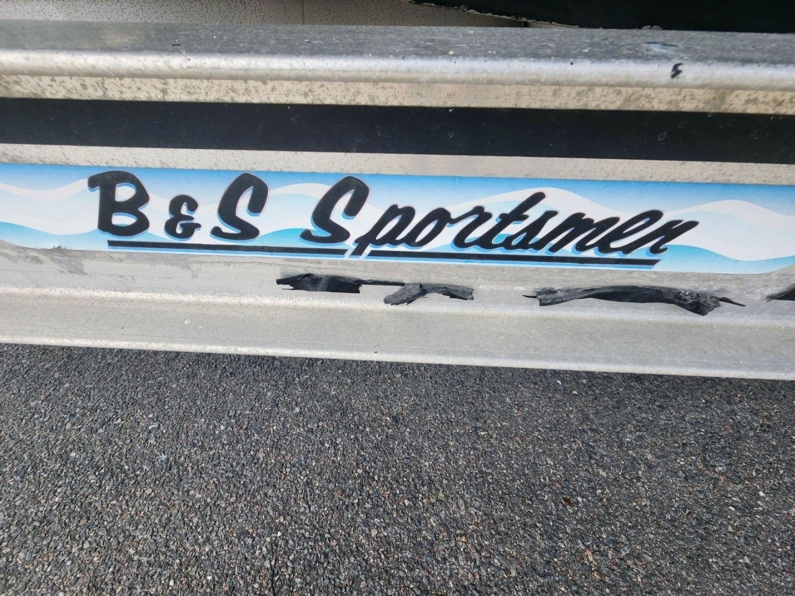 2001 Contender 35 Side Console