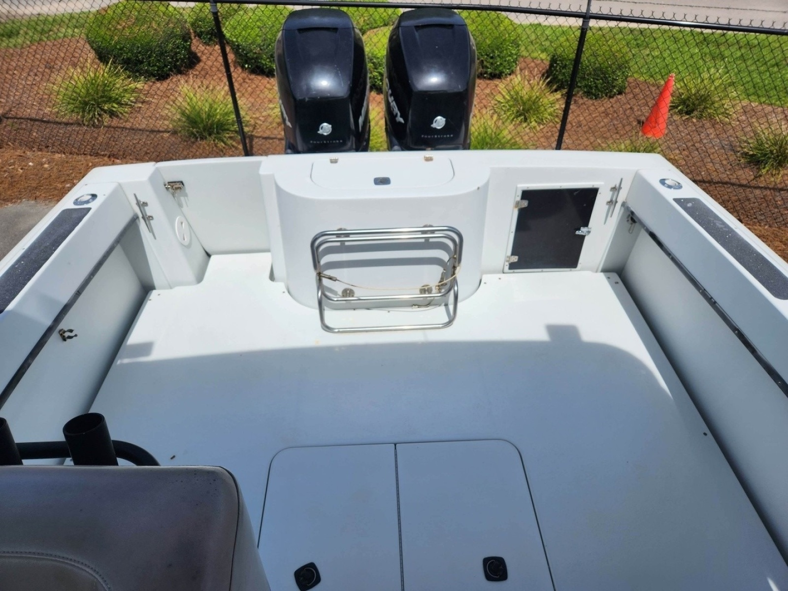 2001 Contender 35 Side Console