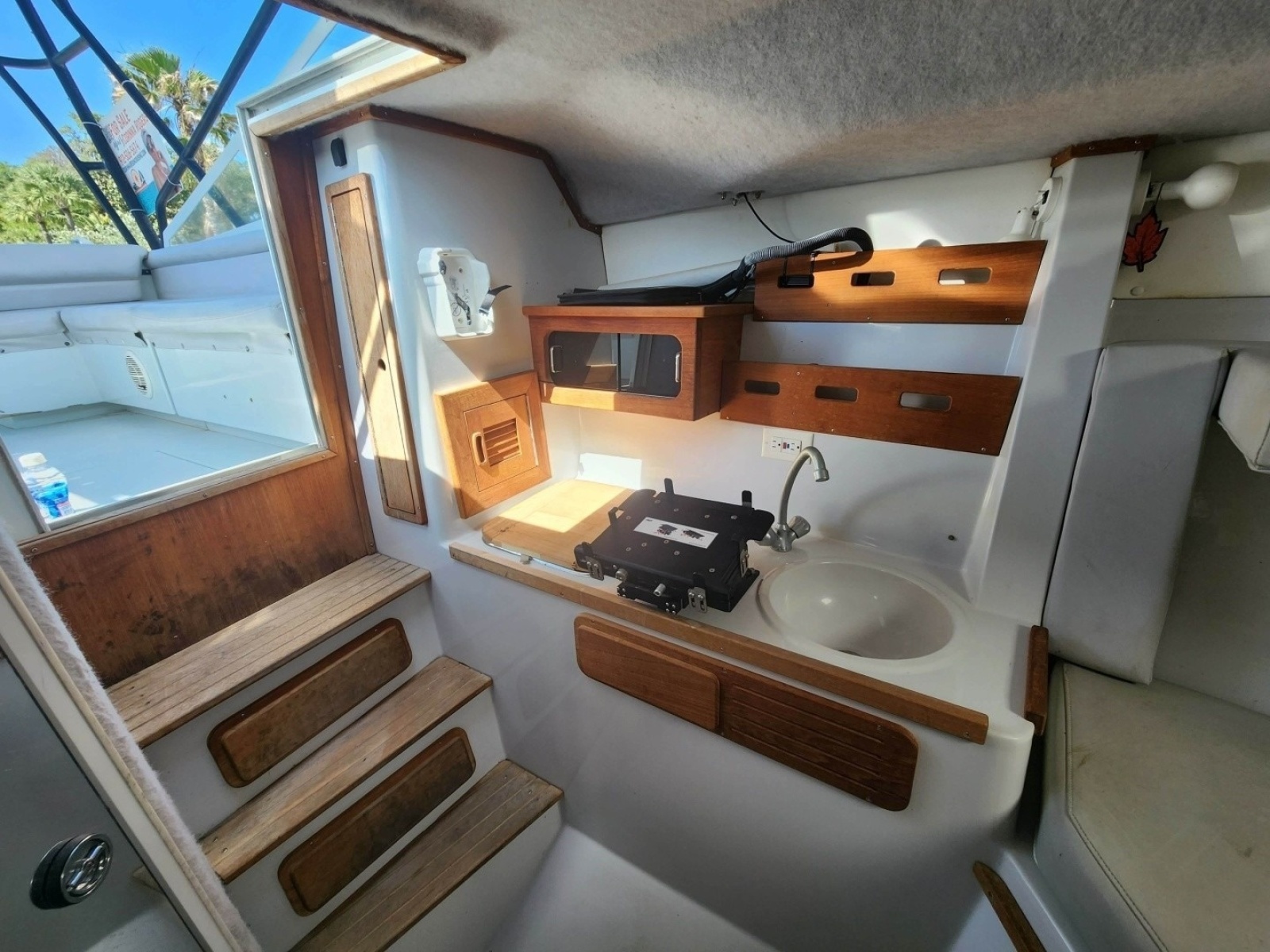 2001 Contender 35 Side Console