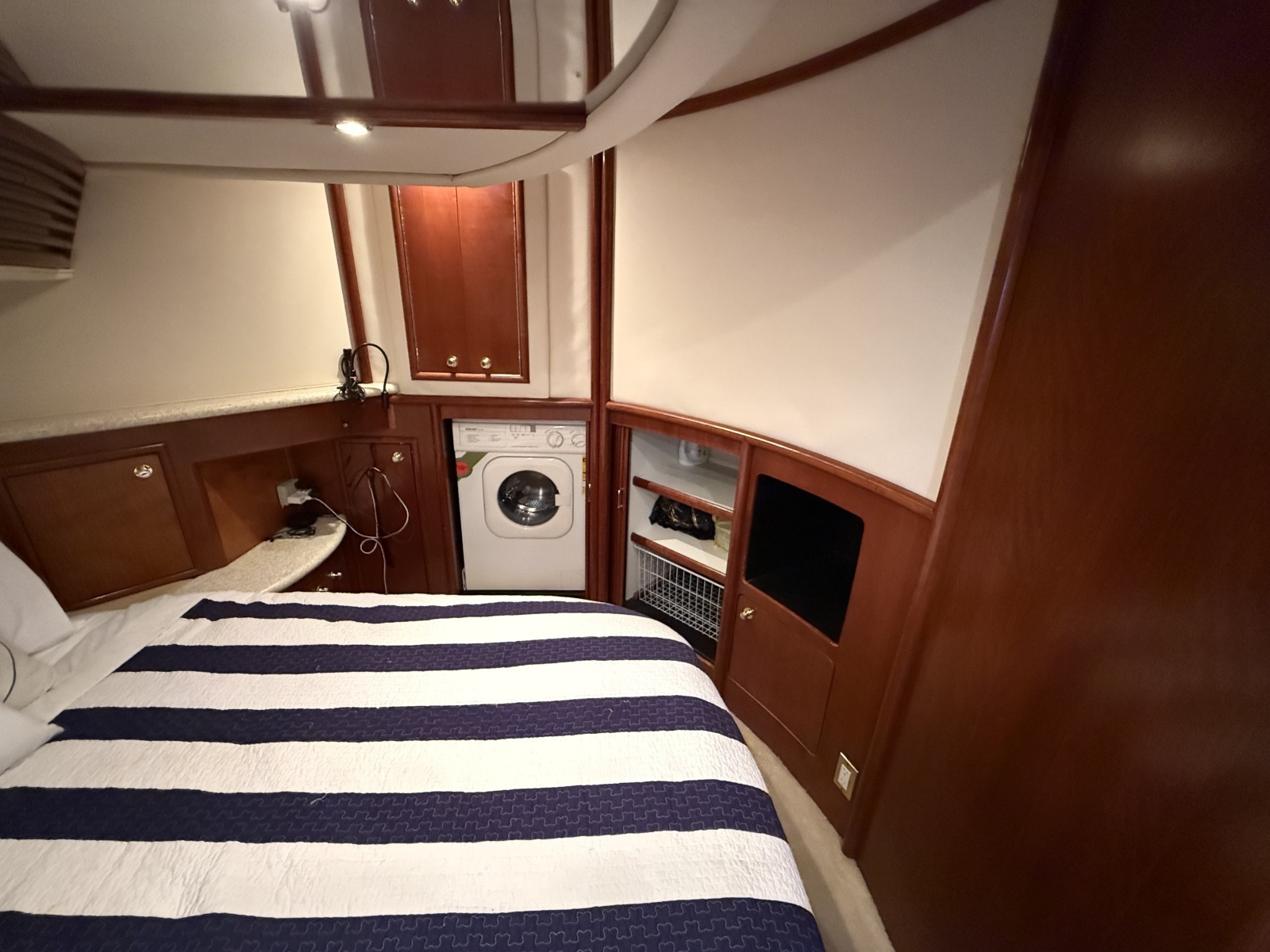 1999 Carver 450 Voyager