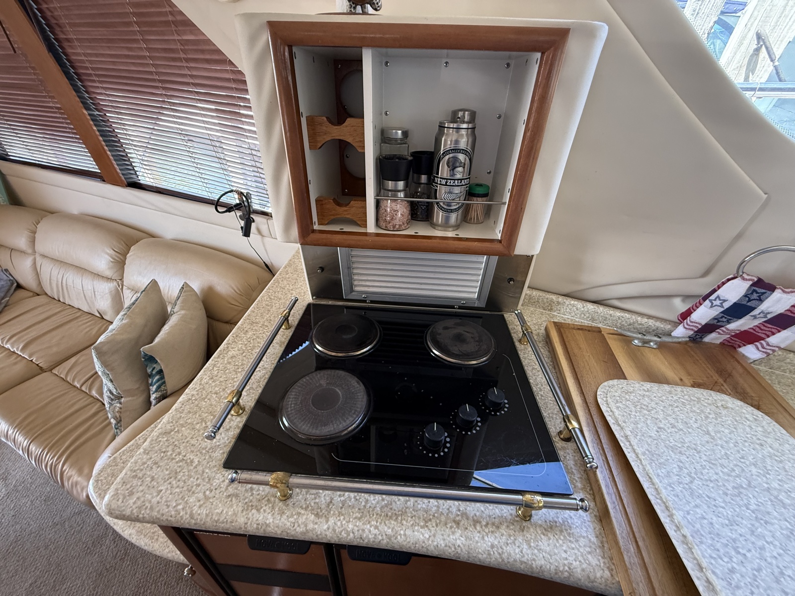 1999 Carver 450 Voyager
