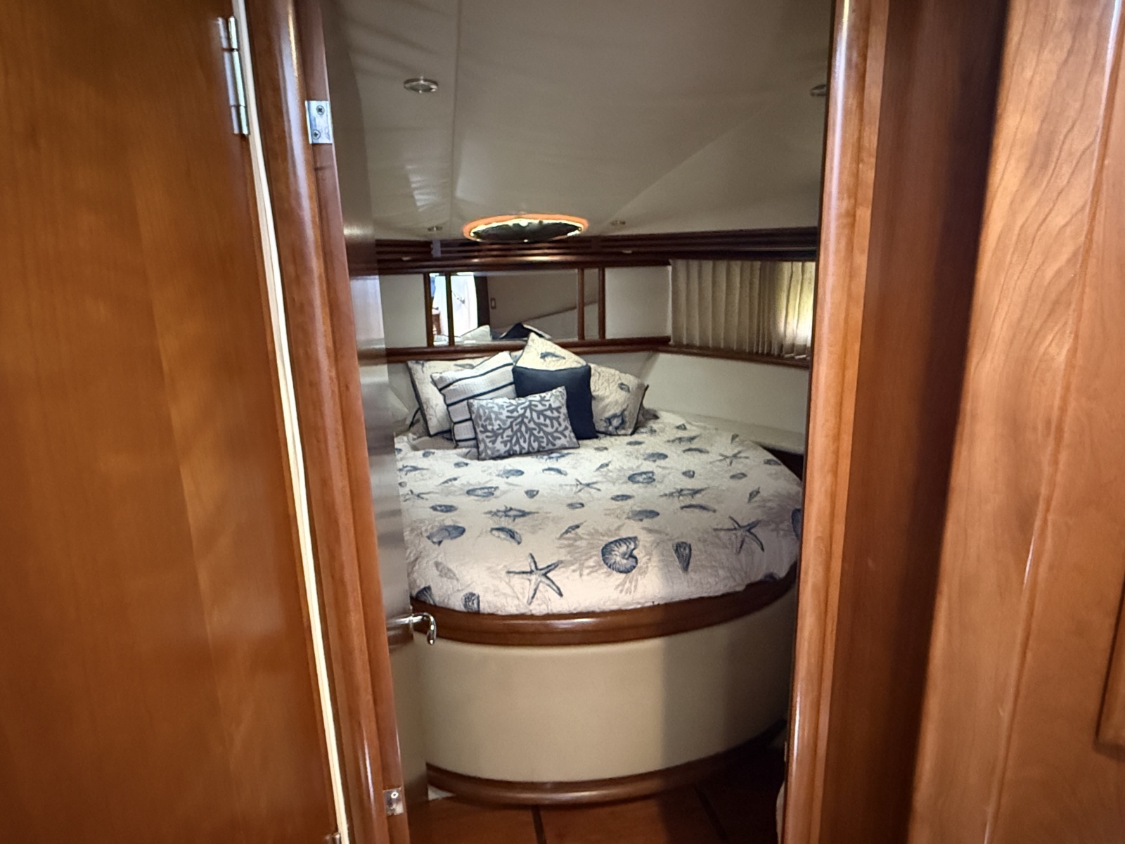1999 Carver 450 Voyager