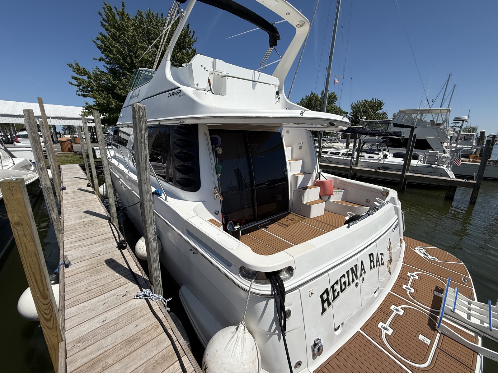 1999 Carver 450 Voyager