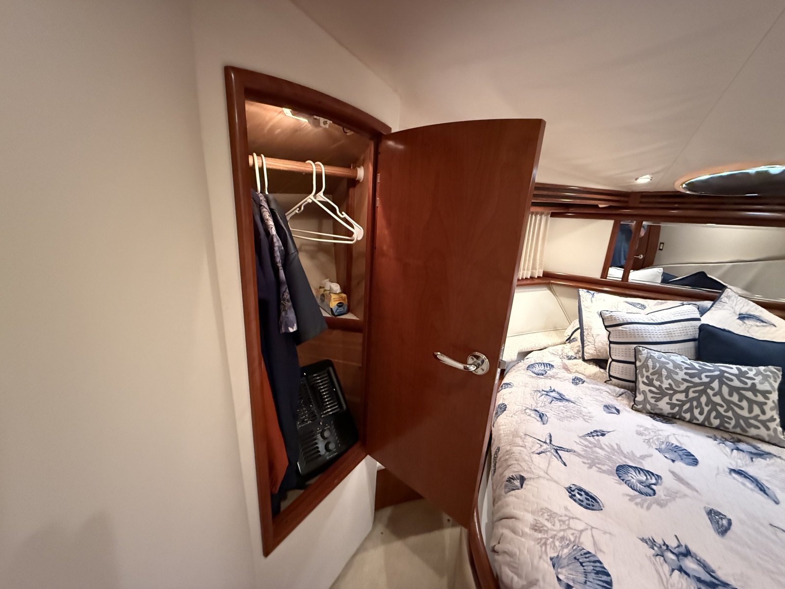 1999 Carver 450 Voyager
