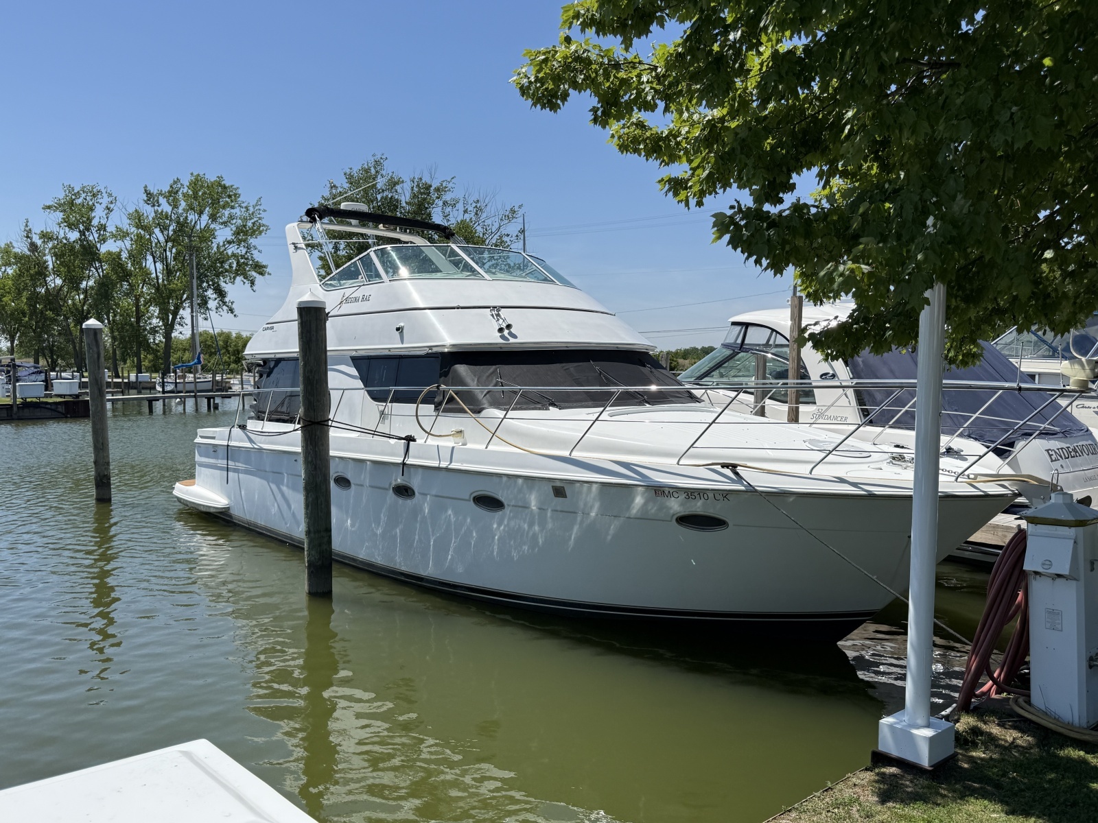 1999 Carver 450 Voyager