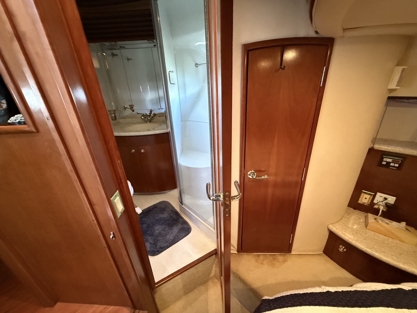 1999 Carver 450 Voyager