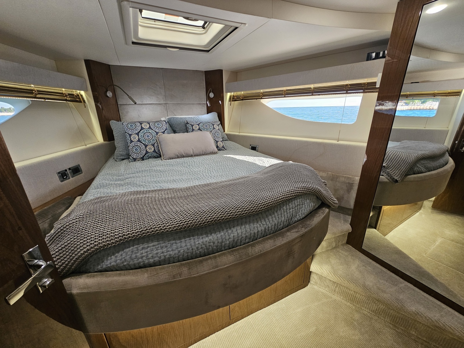 2019 Sea Ray 520 Sundancer photo 37