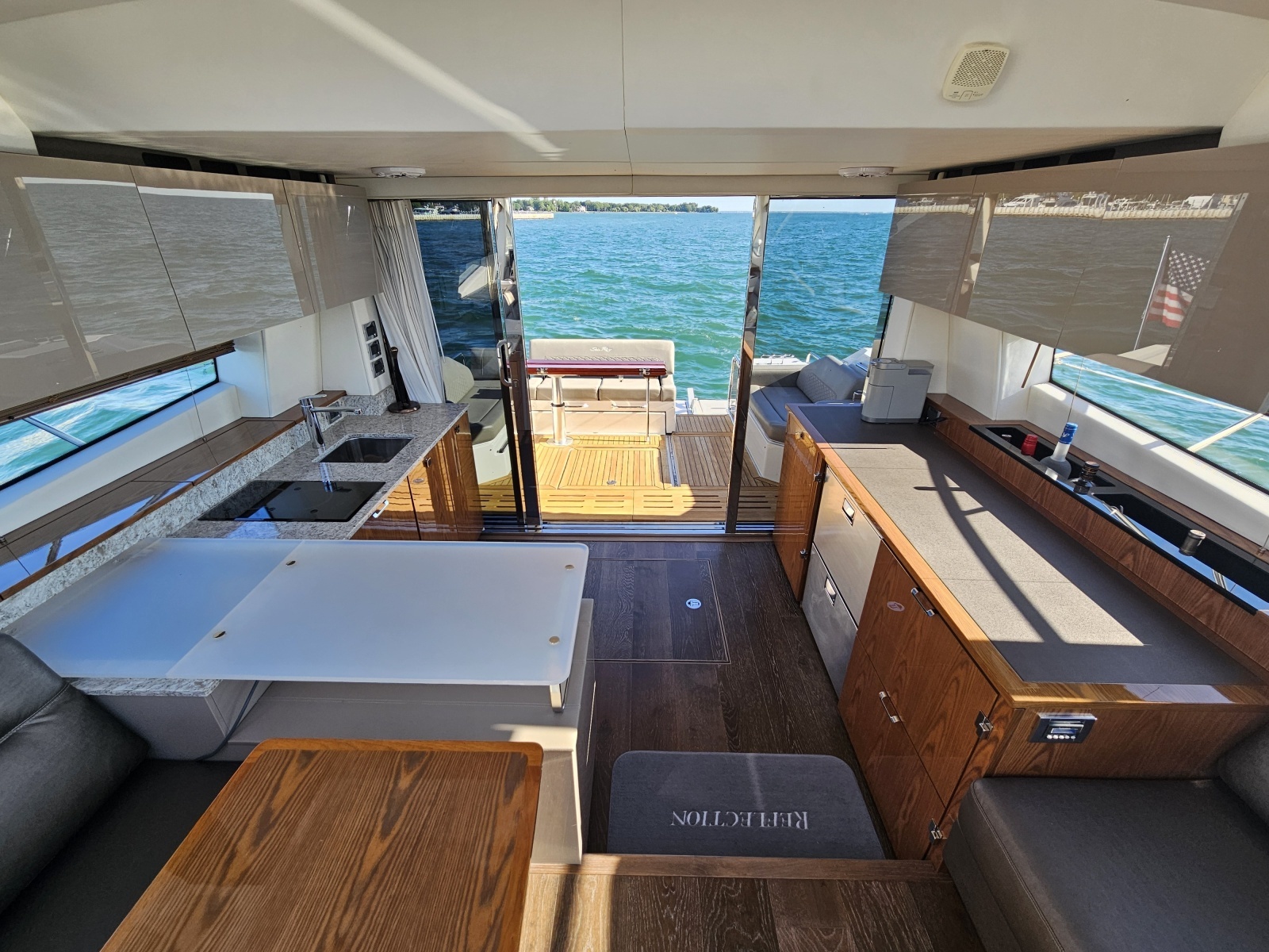 2019 Sea Ray 520 Sundancer