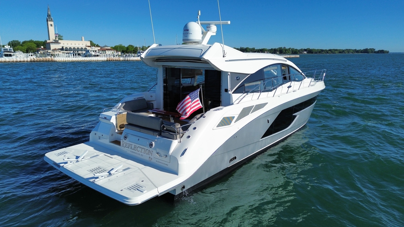 2019 Sea Ray 520 Sundancer photo 3