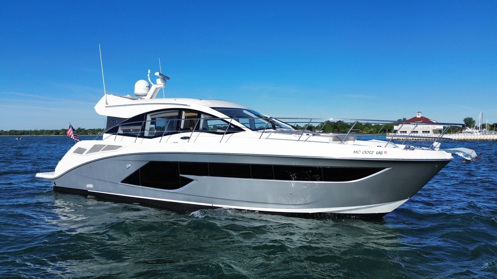 2019 Sea Ray 520 Sundancer photo 1