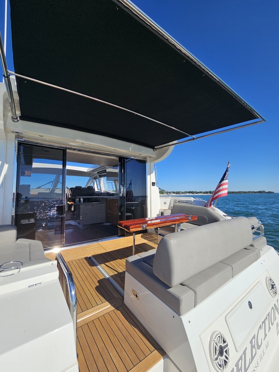 2019 Sea Ray 520 Sundancer photo 19