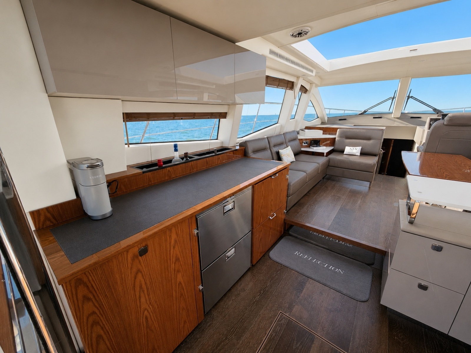 2019 Sea Ray 520 Sundancer photo 24