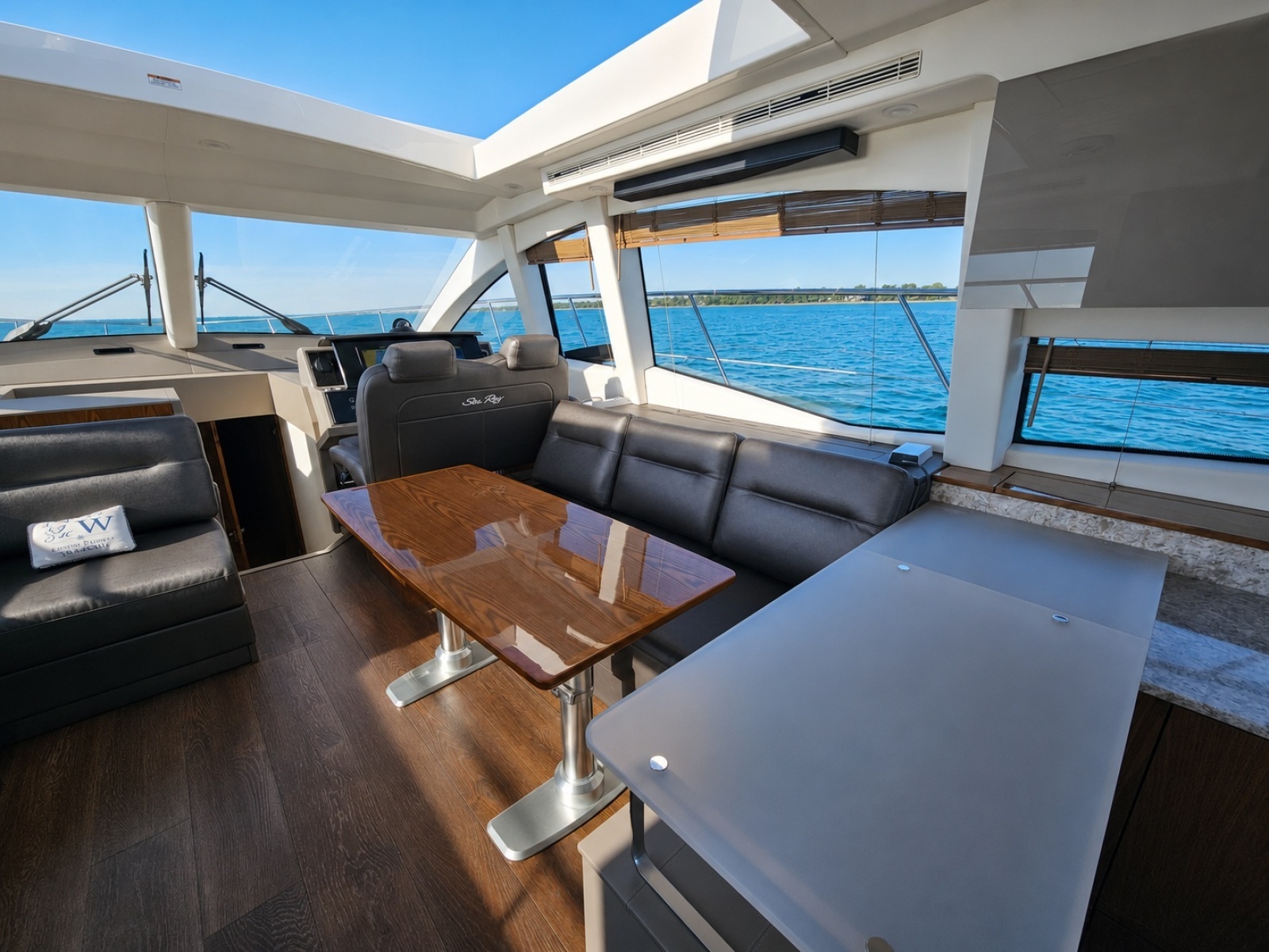 2019 Sea Ray 520 Sundancer photo 27