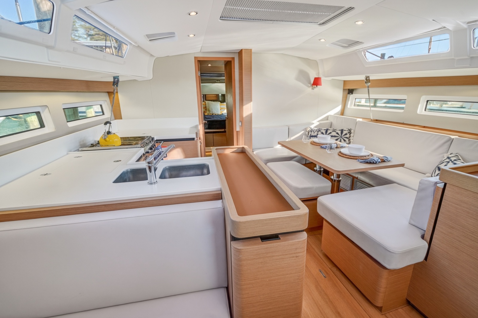 2019 Jeanneau Sun Odyssey 490