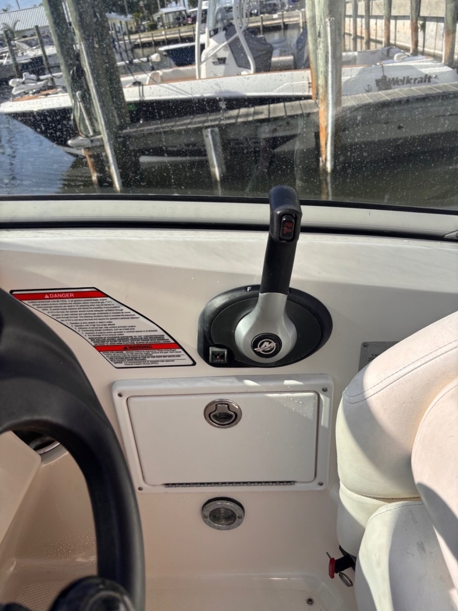 26' 2008 Sea Ray 