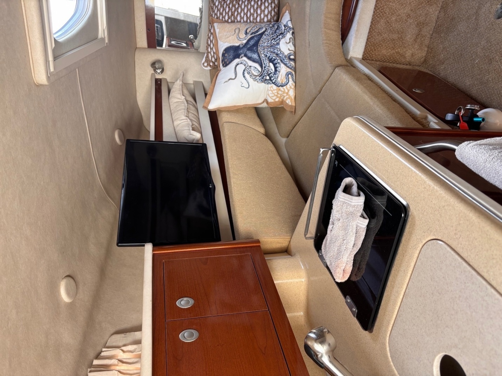 26ft Sea Ray Yacht For Sale