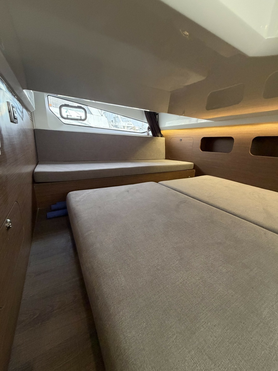 Shoreline 36ft Beneteau Yacht For Sale